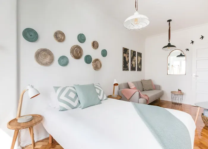 Stroll to Coffee Shops Near a Renovated Hillside Apartment in Graça