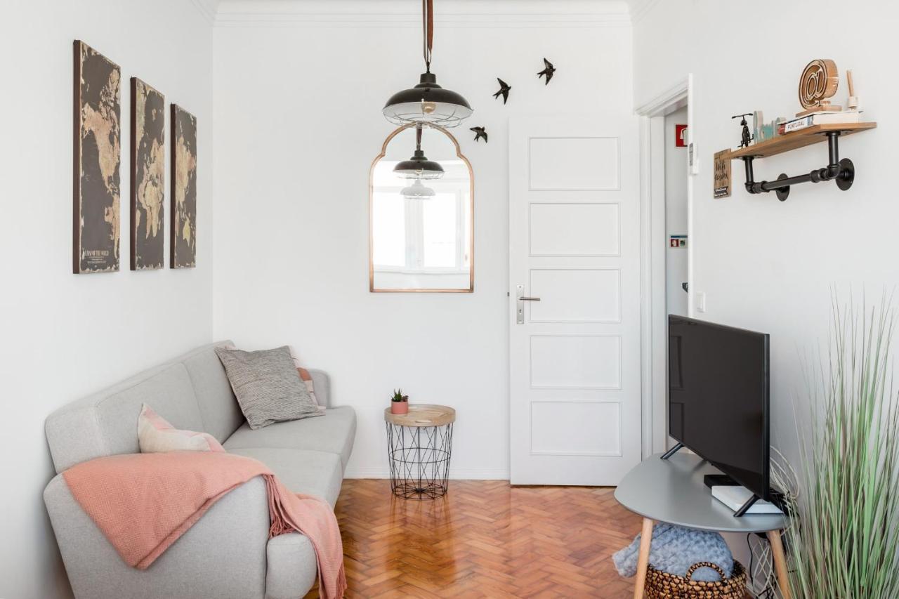Apartamento Stroll To Coffee Shops Near A Renovated Hillside In Graça