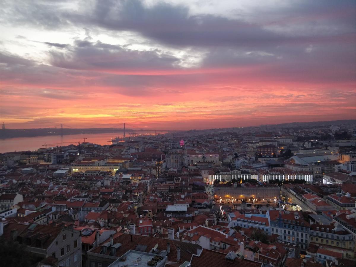 Stroll To Coffee Shops Near A Renovated Hillside In Graça * Lisboa