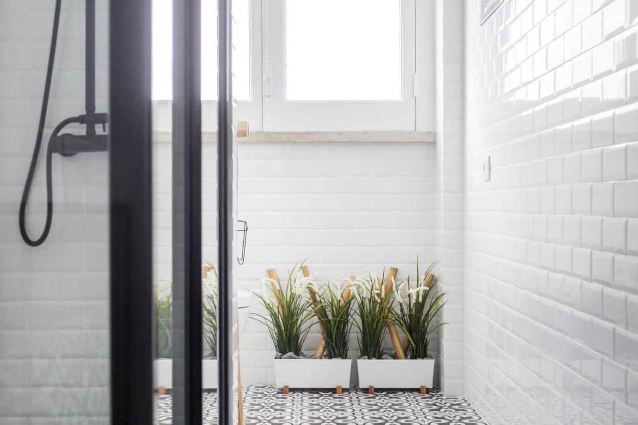 Apartamento Stroll To Coffee Shops Near A Renovated Hillside In Graça