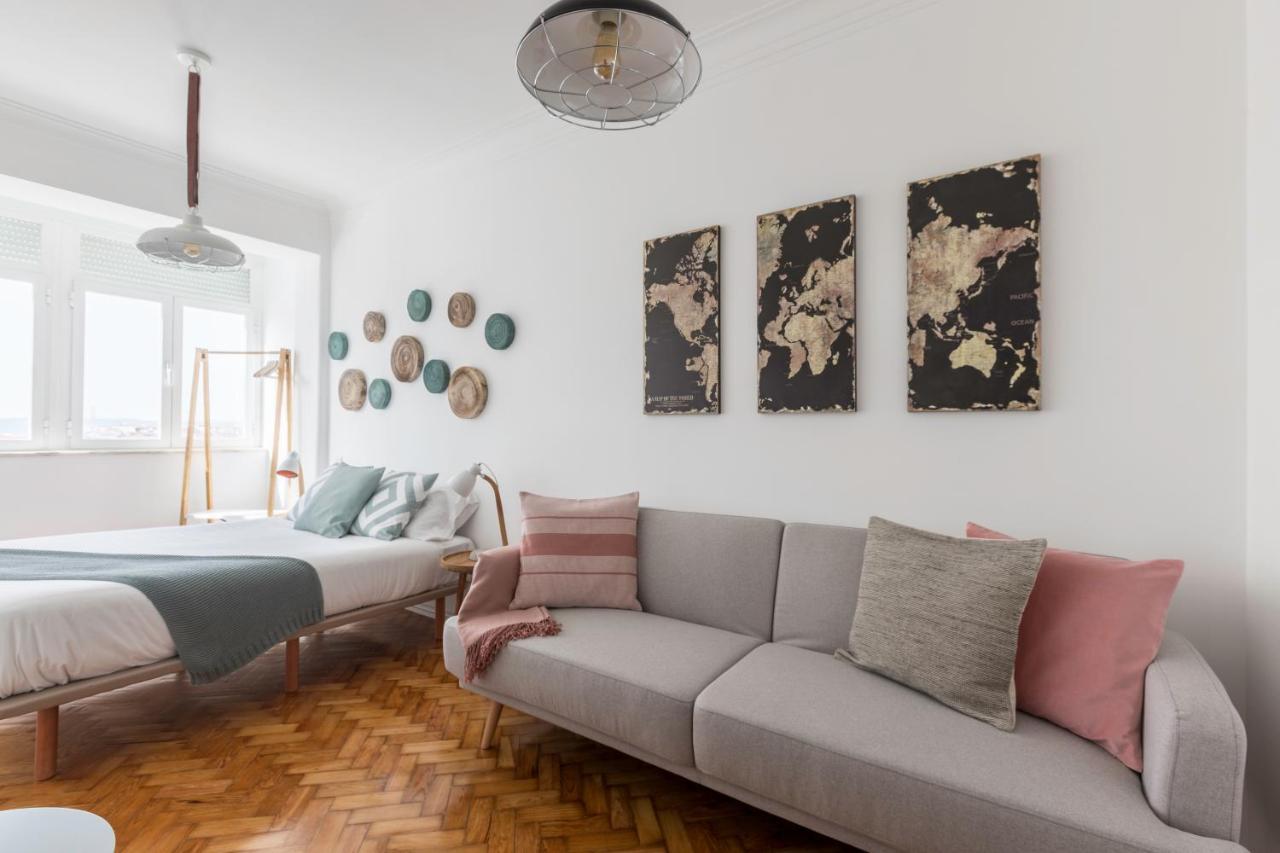 Stroll To Coffee Shops Near A Renovated Hillside In Graça Apartamento *