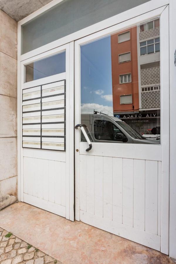 Stroll To Coffee Shops Near A Renovated Hillside In Graca Lejlighed *