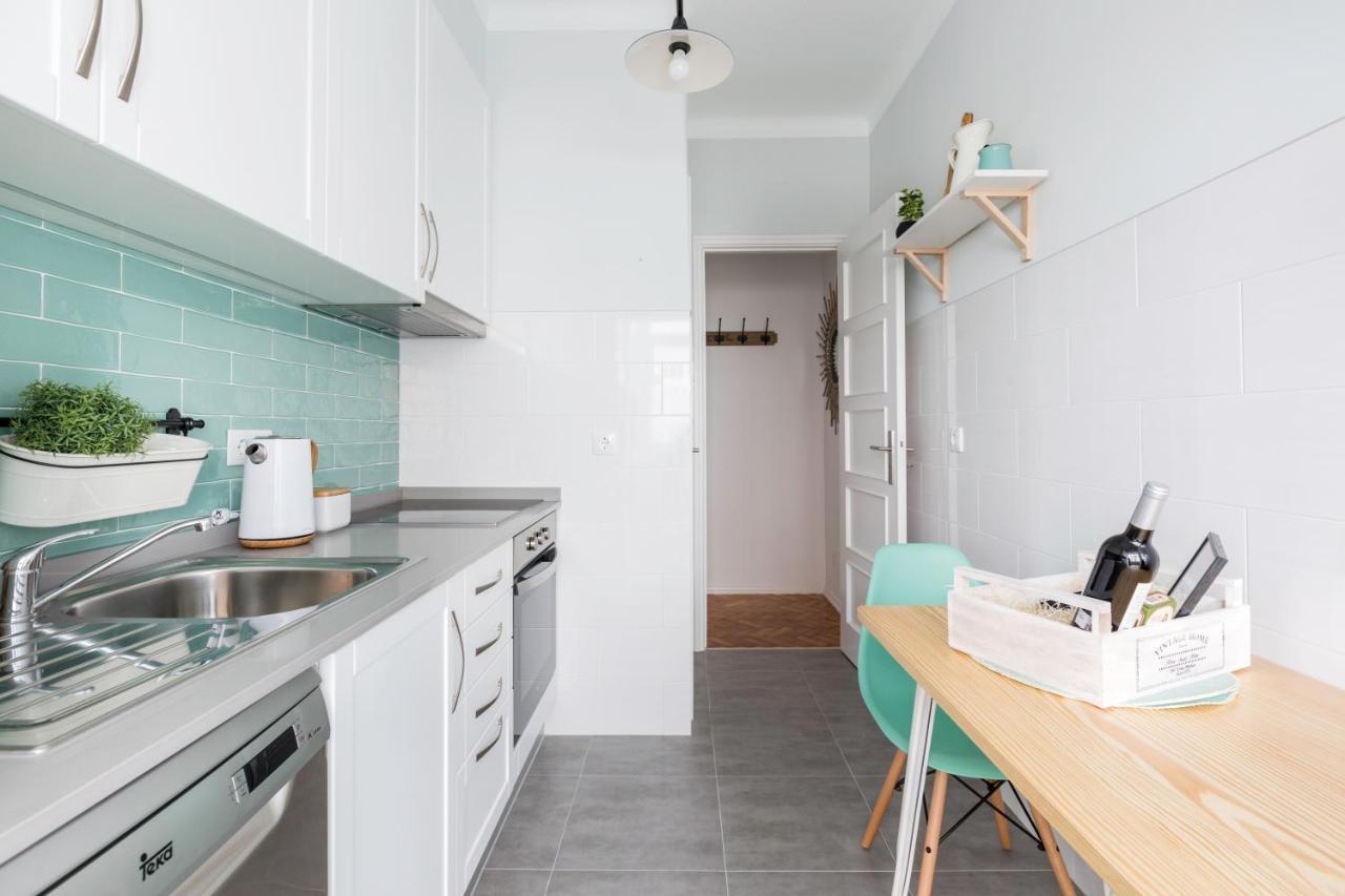 Lejlighed Stroll To Coffee Shops Near A Renovated Hillside In Graca *